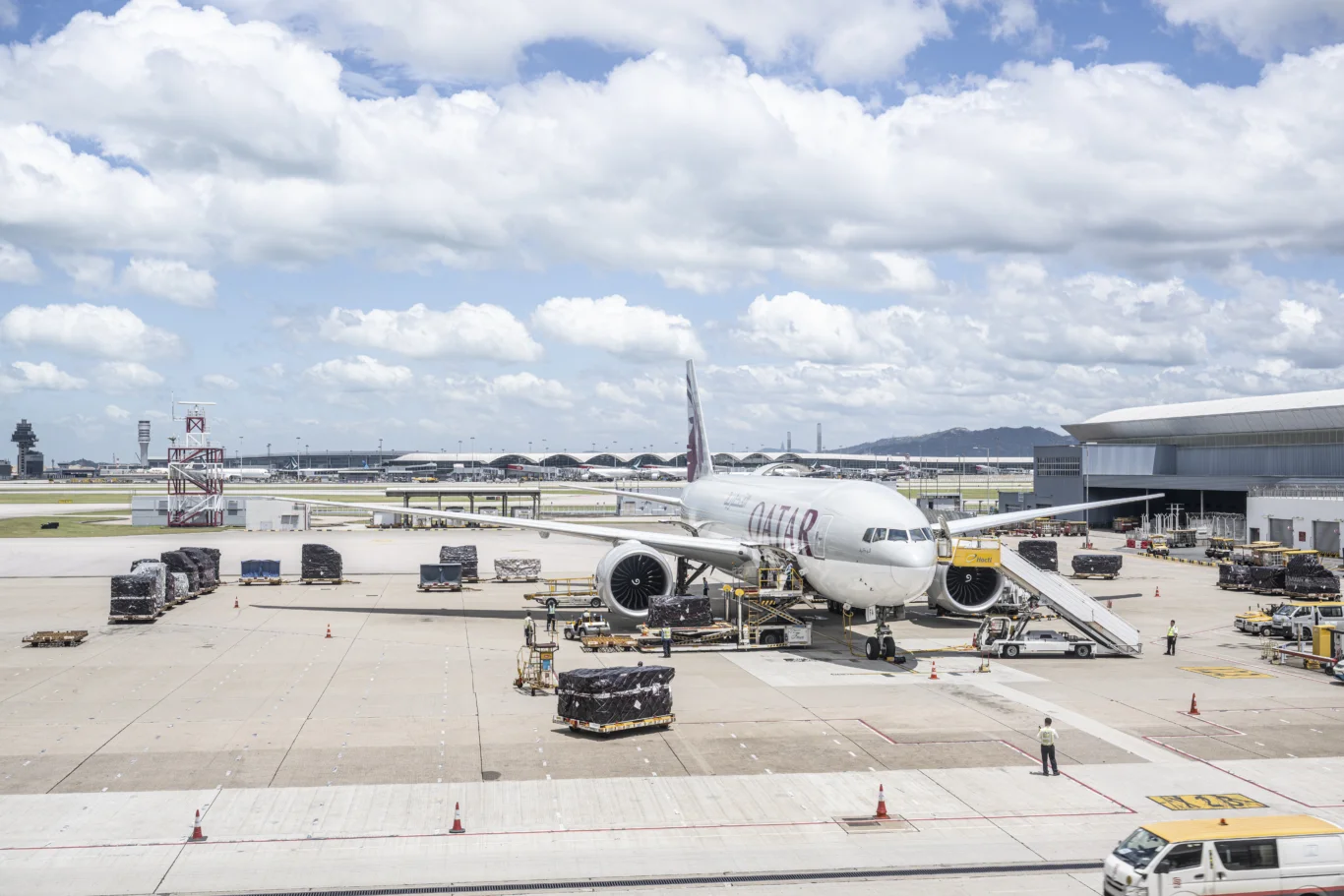 卡達航空貨運地區總部遷至香港 簽署MoU深化樞紐航網佈局 - 這裡胡說 JL TALKS