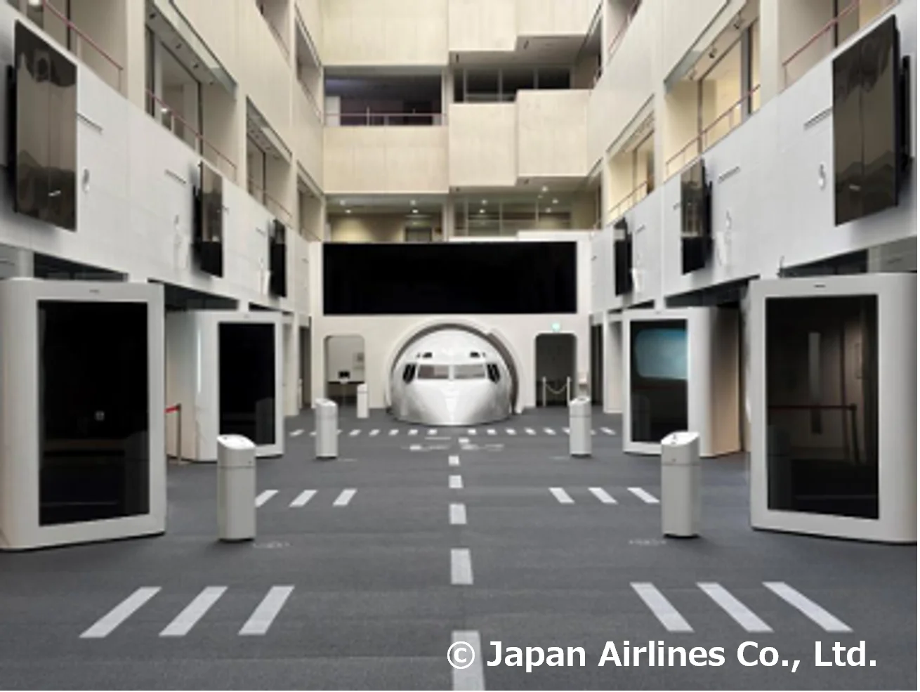 日本航空羽田JAL博物館展出機首模型 開放觸摸鯊魚皮減阻塗層 - 這裡胡說 JL TALKS 日本航空羽田JAL博物館展出機首模型 開放觸摸鯊魚皮減阻塗層 - 這裡胡說 JL TALKS