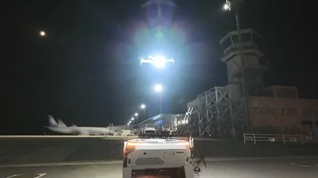 日本首例：廣島機場設置「Skydio Dock for X10」　實施夜間航空燈光設備遠端自動巡檢實證無需前往現場 實現安全且高效率的機場維護業務 - 這裡胡說 JL TALKS