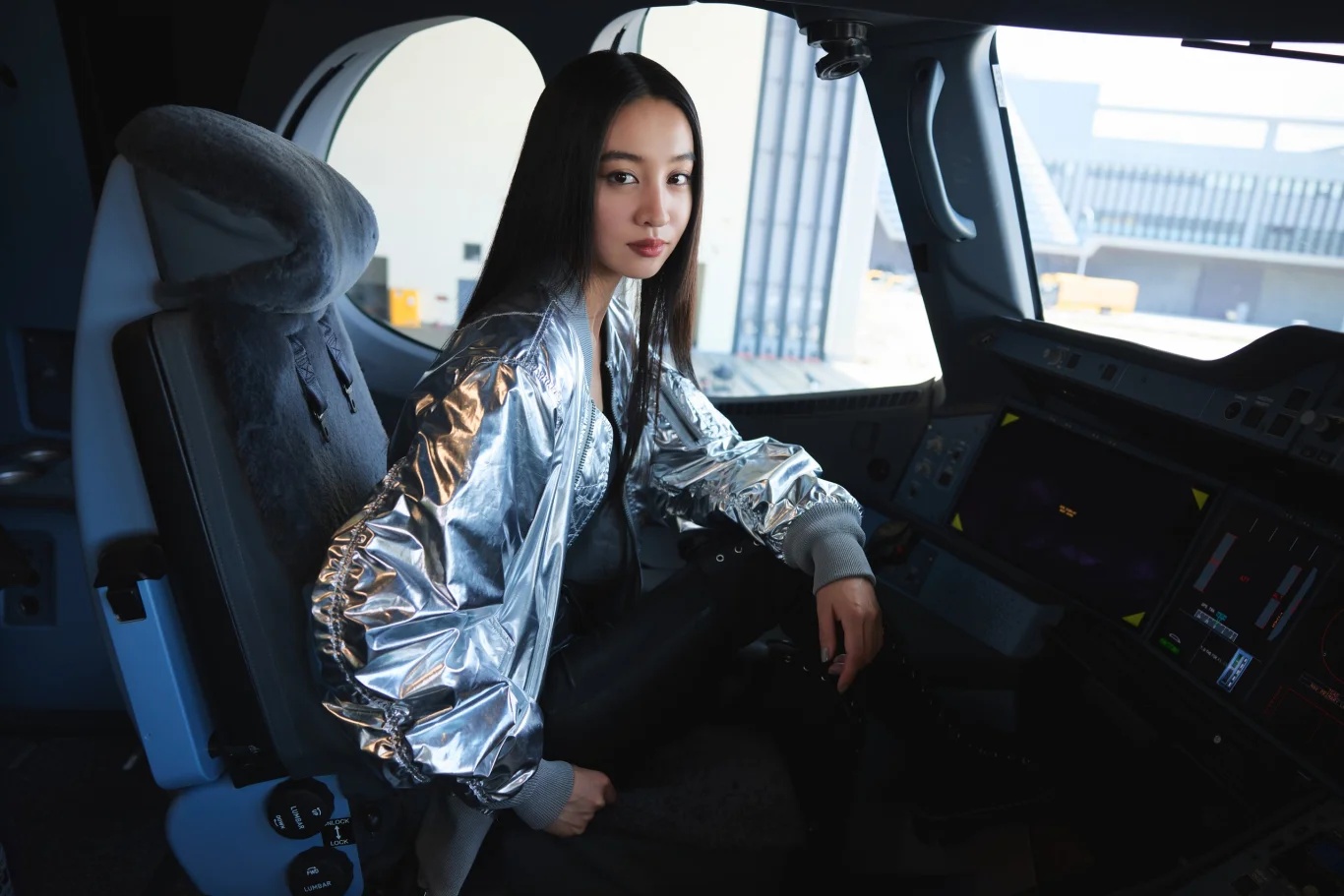 星宇航空空山基藝術機返抵桃機 形象大使Koki訪棚廠看實機 - 這裡胡說 JL TALKS 星宇航空空山基藝術機返抵桃機 形象大使Koki訪棚廠看實機 - 這裡胡說 JL TALKS