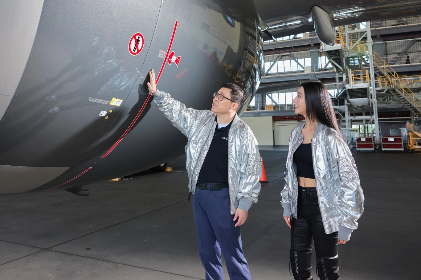 星宇航空空山基藝術機返抵桃機 形象大使Koki訪棚廠看實機:綠幕宣傳後首見實機 形象大使抵達桃園機場走訪修護棚廠 星宇航空空山基藝術機返抵桃機 形象大使Koki訪棚廠看實機:綠幕宣傳後首見實機 形象大使抵達桃園機場走訪修護棚廠