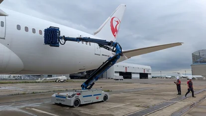 日本航空成田機場導入自動洗機機器人 耗水減半工時縮短四成 - 這裡胡說 JL TALKS