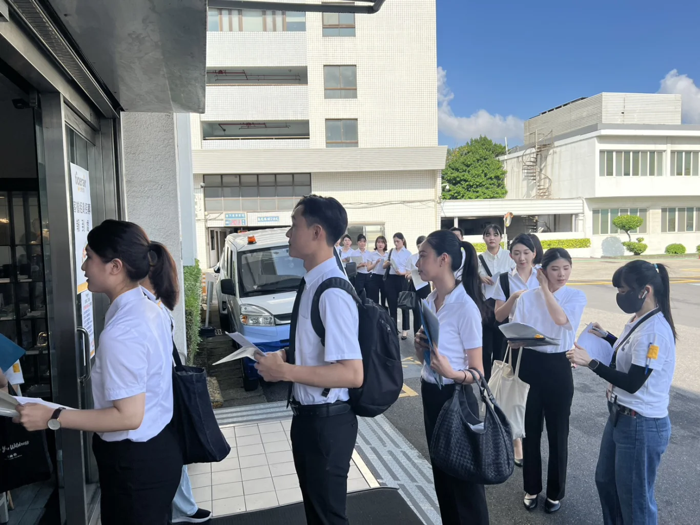 台灣虎航招募空服千人角逐30缺 因應高雄新航線與新機隊：報名熱絡錄取率不到百分之二 考科聚焦摸高與臨場應變