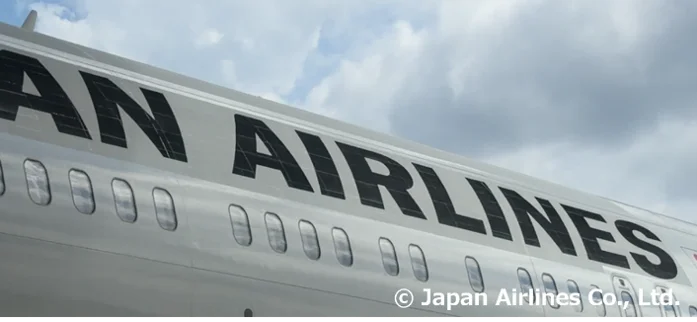 日本航空首度於波音767施工鯊魚皮塗膜 減阻降碳投入營運：攜手JAXA取得共同專利 直接塗裝比貼膜更輕更耐久