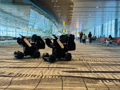 新加坡樟宜機場引進WHILL自動導航輪椅 專屬新航旅客轉機接駁 - 這裡胡說 JL TALKS