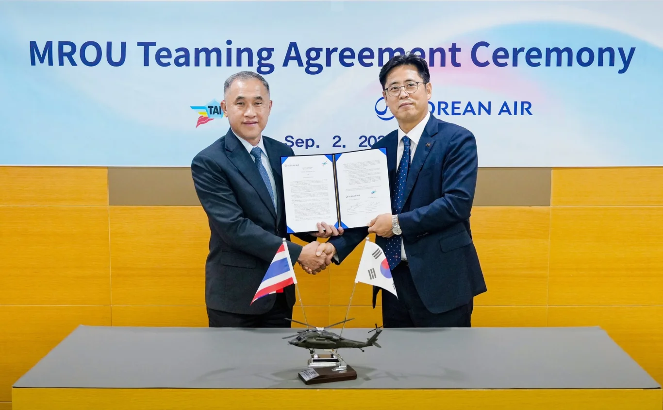 泰國航空工業(TAI)董事總經理 Piboon Vorravanpreecha(左)與大韓航空航太防衛事業本部長兼副社長趙賢哲(Hyeoncheol Cho,右)於9月2日出席簽署儀式。 泰國航空工業(TAI)董事總經理 Piboon Vorravanpreecha(左)與大韓航空航太防衛事業本部長兼副社長趙賢哲(Hyeoncheol Cho,右)於9月2日出席簽署儀式。