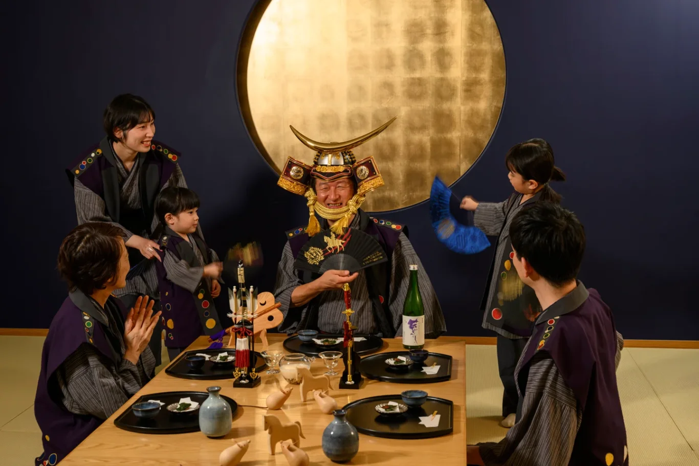 星野界秋保推三代同堂專案 獨包祝宴手作毛豆泥每晚33000日圓起：獨立包場「伊達祝宴」 戴武將戰盔、舉摺扇拍攝家族紀念照
