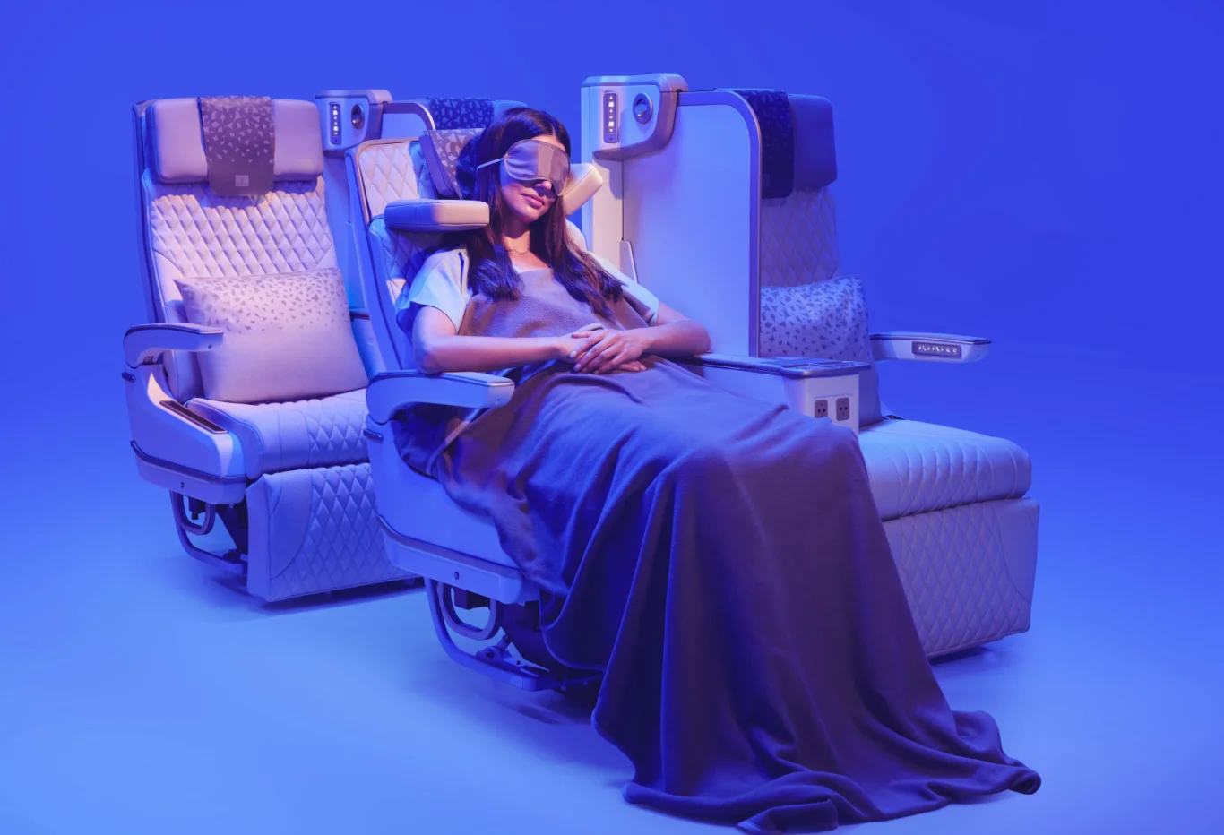 阿聯酋航空A350新機首發電動豪經艙 全高隱私隔板配39吋椅距：同級首創全高電動隔板 39吋椅距與搖籃式後傾不擾後排