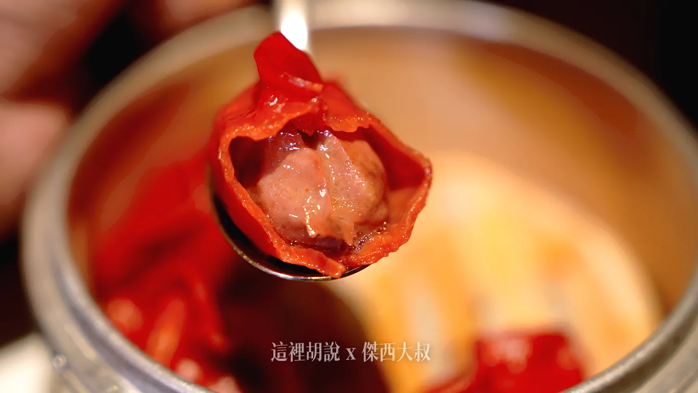 咬開就是紅色的辣味肉餡
