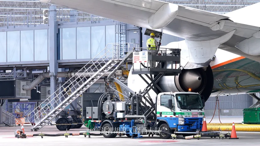 【台湾・桃園国際空港】飛行機の周りにいる「あの車」は何？知られざる空港グランドハンドリングの舞台裏 - 這裡胡說 JL TALKS