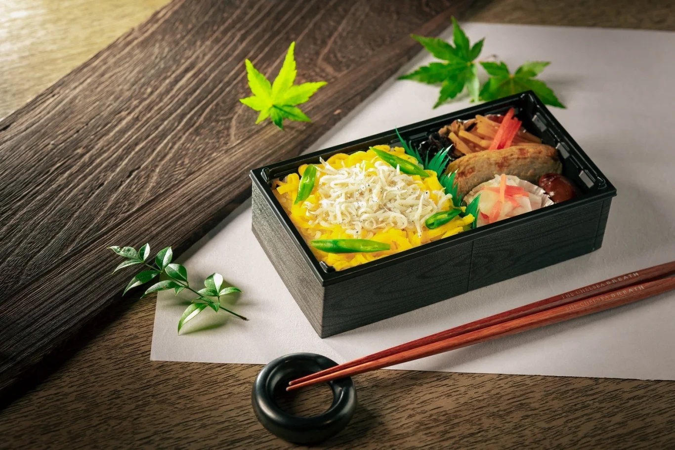 華航將高松在地美味延伸至高空，首波登場推出吻仔魚炊飯，邀請旅客細品四國香川獨特的美食文化。