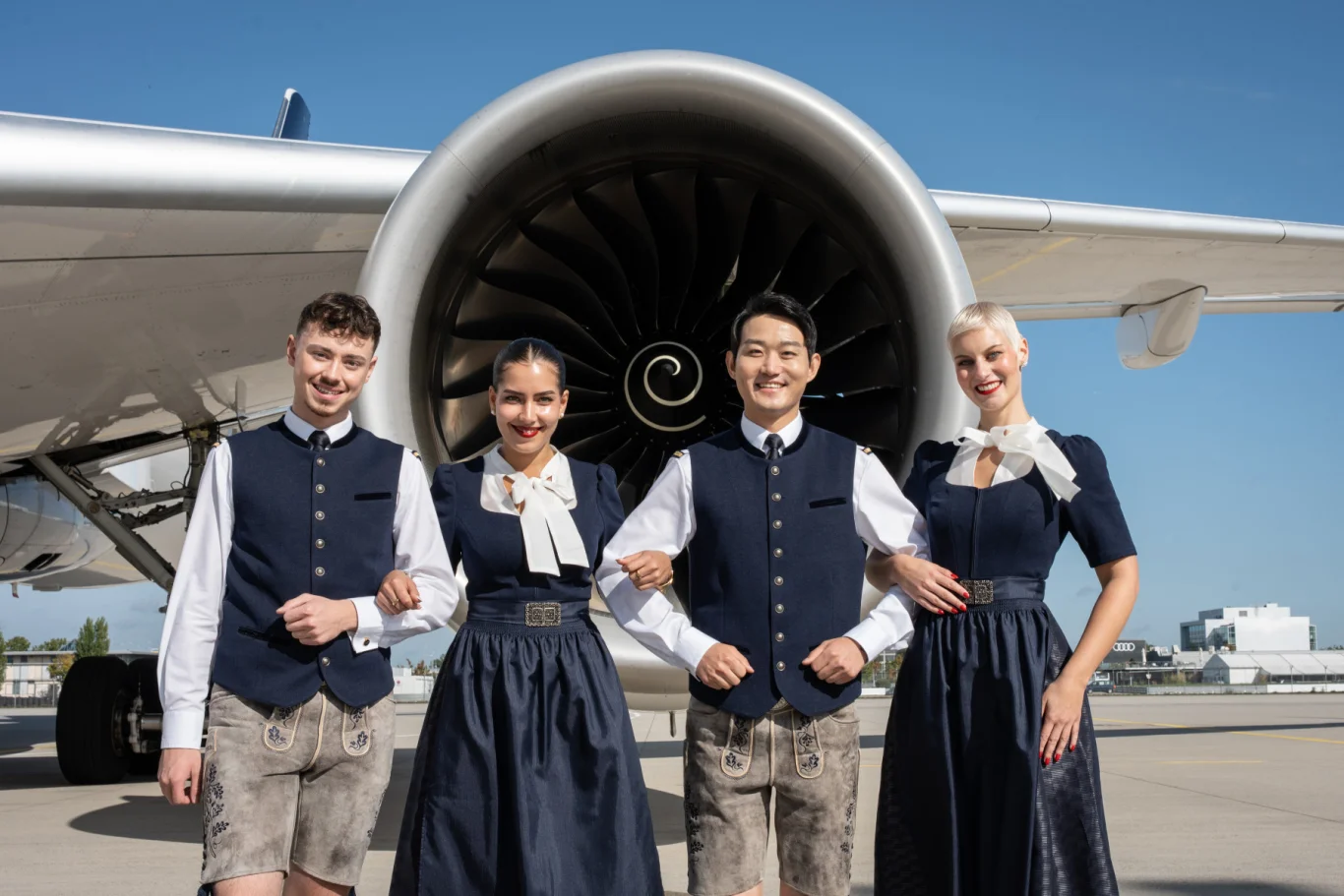 漢莎航空驚喜亮相!2026啤酒節傳統服飾航班 9月限定特色餐飲與過夜包:2026年傳統服飾航班時刻與專屬制服亮點 漢莎航空驚喜亮相!2026啤酒節傳統服飾航班 9月限定特色餐飲與過夜包:2026年傳統服飾航班時刻與專屬制服亮點