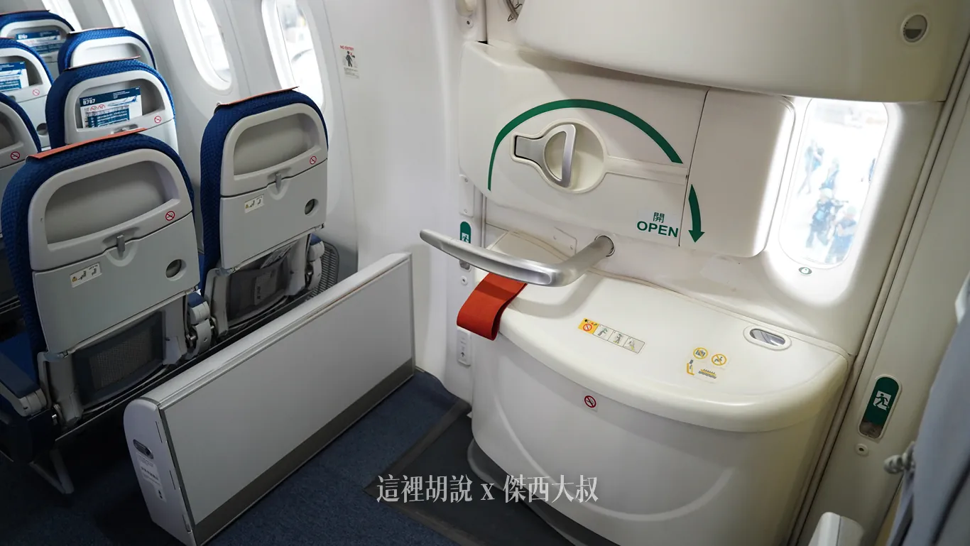 全日空 國內線 787-8 客艙分區座位照片 經濟艙商務艙:最後一排座位 全日空 國內線 787-8 客艙分區座位照片 經濟艙商務艙:最後一排座位