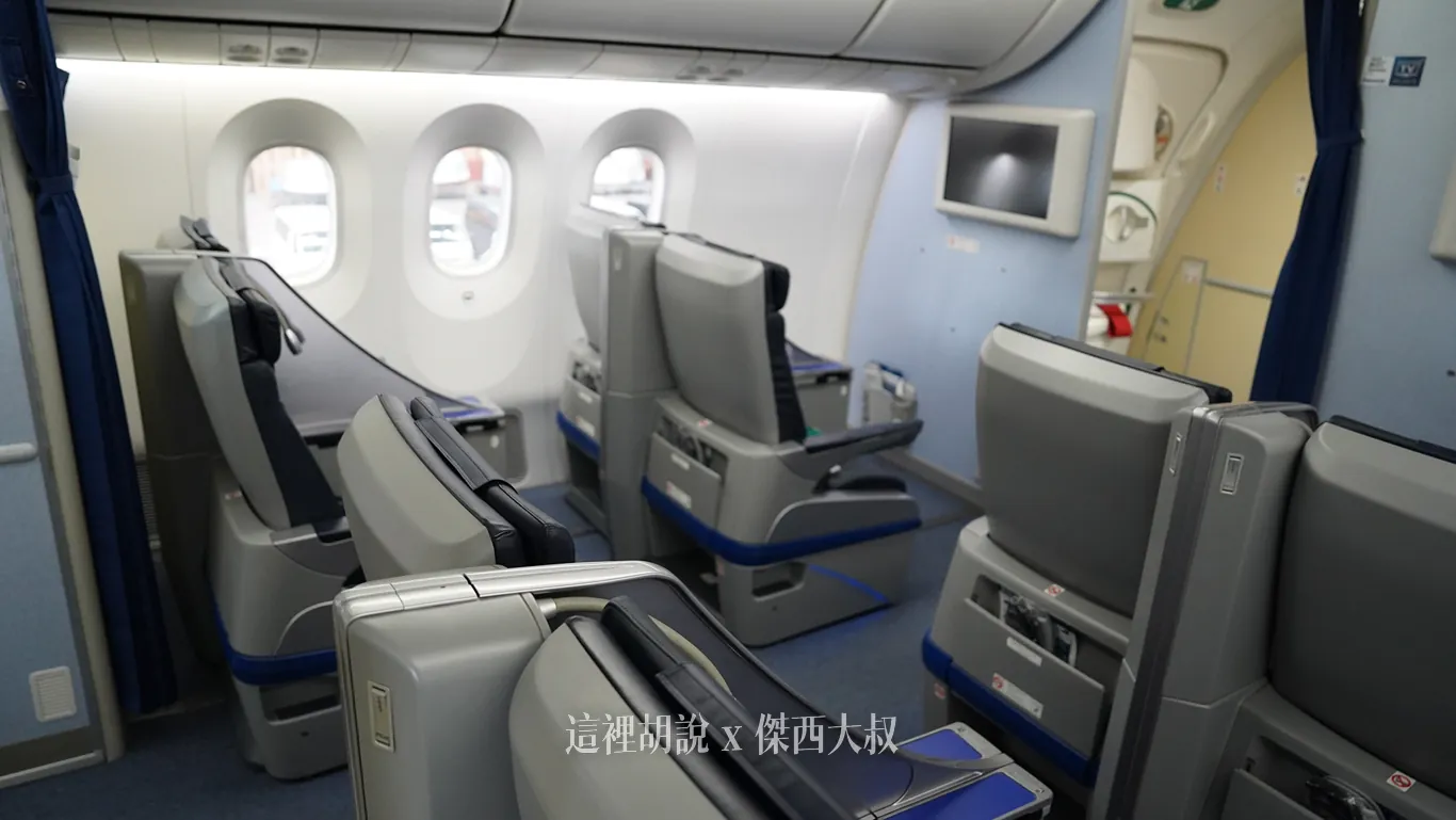 全日空 國內線 787-8 客艙分區座位照片 經濟艙商務艙:國內線 Premium Class 全日空 國內線 787-8 客艙分區座位照片 經濟艙商務艙:國內線 Premium Class