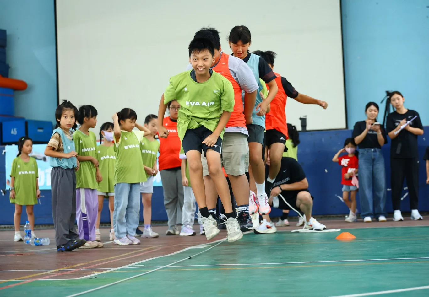 長榮航空幼苗計畫深耕苗栗南庄　五校逾百學童參與體能巡迴：走訪南庄五所國中小　自2023年推動累計逾千名學童