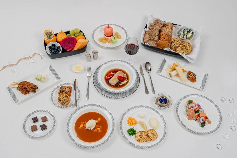 新加坡航空全面升級機上餐飲：全艙等推百道新菜與昆庭餐具 - 這裡胡說 JL TALKS