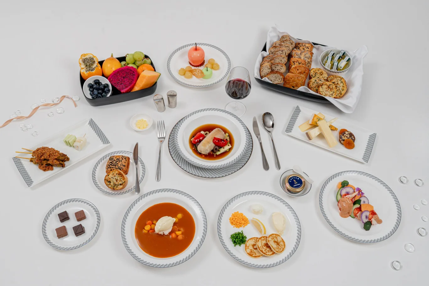 頭等艙餐飲（First Class Dining）