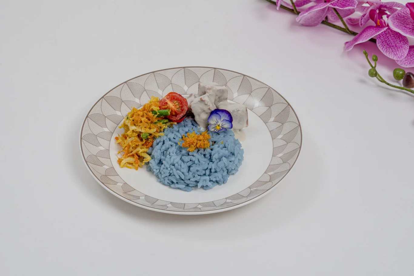 商務艙波羅蜜歐珀咖哩佐蝶豆花飯（Business Class Jackfruit Opor with Blue Pea Rice）