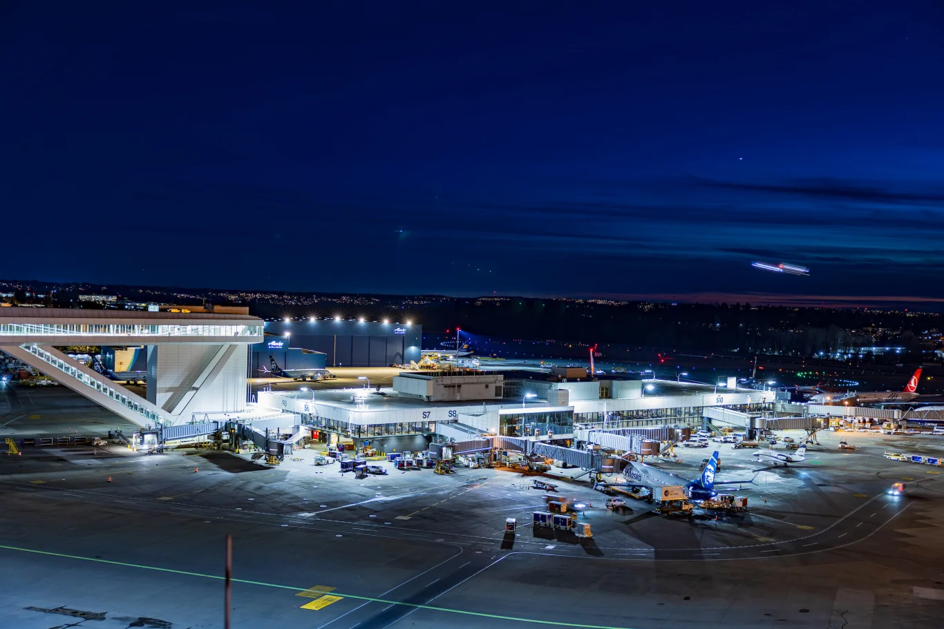 Concourse S operates as a satellite terminal. Departing international travelers use the inter-terminal train,while arriving passengers walk across the pedestrian bridge to the IAF for border clearance. Photo / Port of Seattle