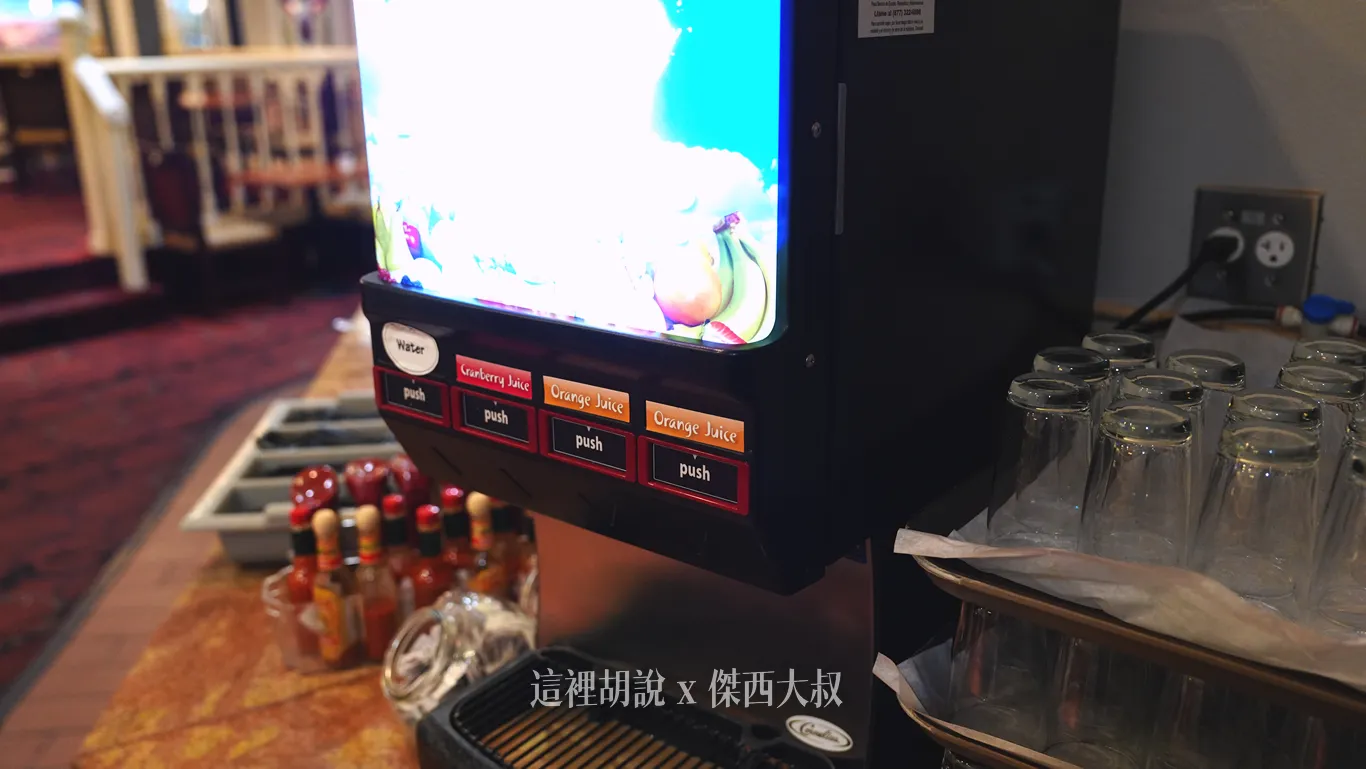 柳橙汁、蔓越橘汁 柳橙汁、蔓越橘汁