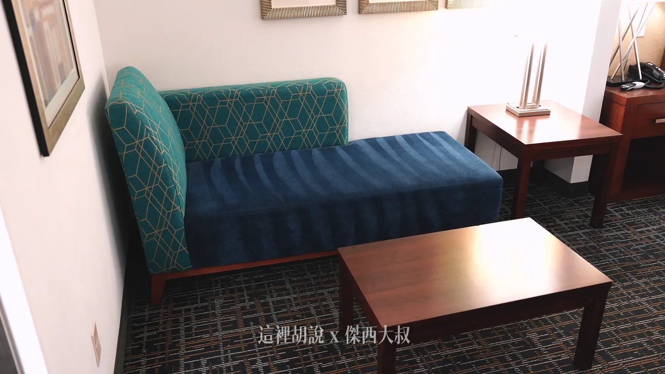一張床的房型有一個小沙發 一張床的房型有一個小沙發