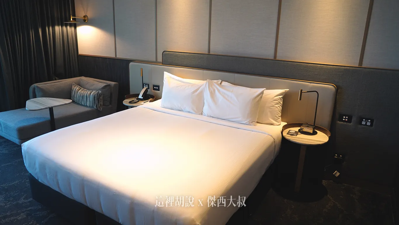 本次入住的房型是一張大床的客房房型，一旁則是有一張貴妃椅