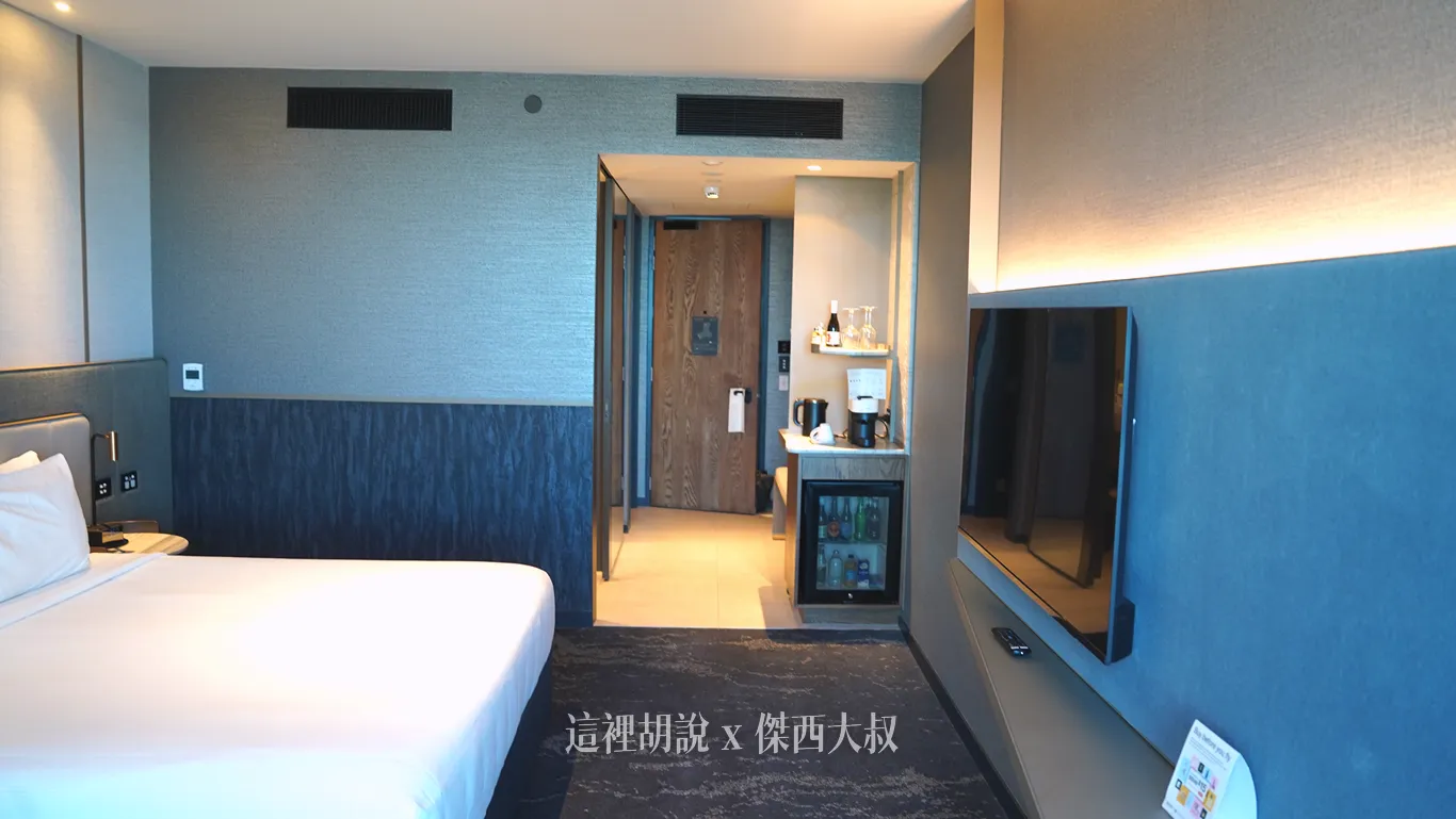 從客房內的角度回頭往客房們區域拍攝