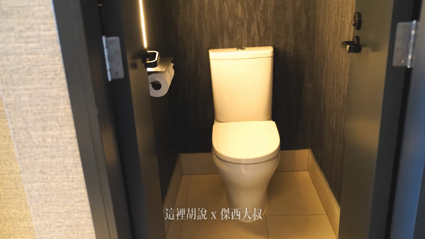獨立的洗手間，這個在西式飯店比較少見