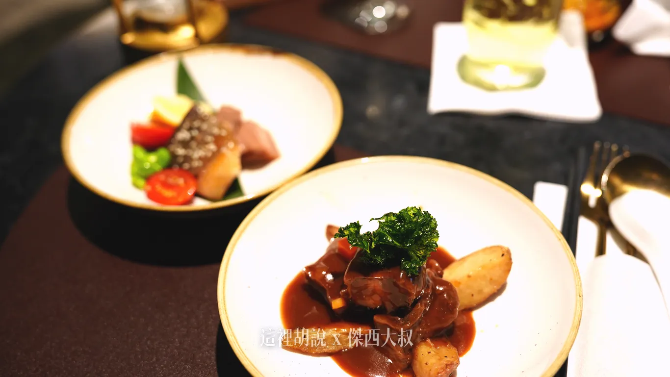 傑西點了牛肉跟味增魚 傑西點了牛肉跟味增魚