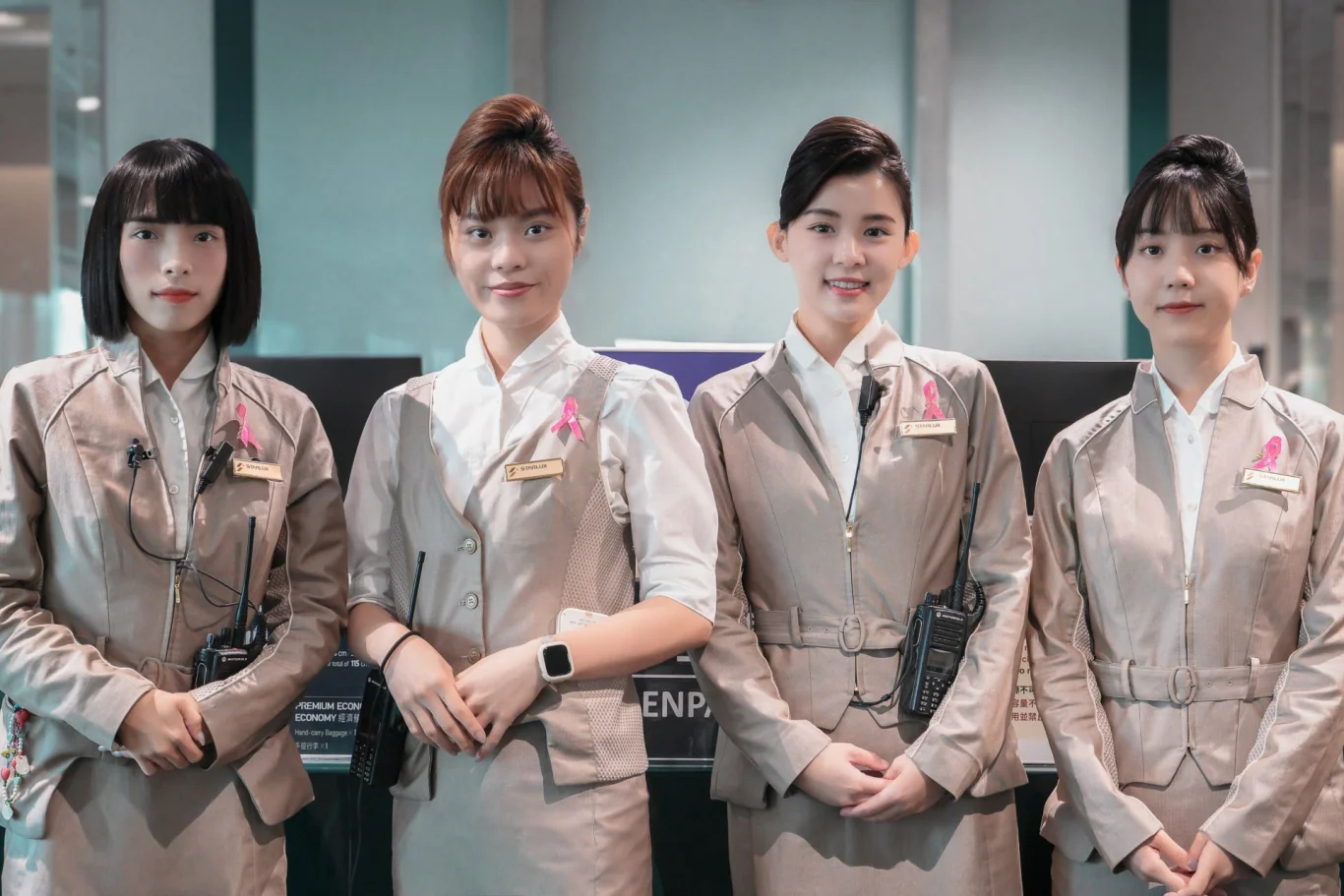 星宇航空攜手雅詩蘭黛!10/24大阪驚喜航班送保養組:全月地空組員佩戴粉紅絲帶 CGI粉紅雲動畫漫遊天際 星宇航空攜手雅詩蘭黛!10/24大阪驚喜航班送保養組:全月地空組員佩戴粉紅絲帶 CGI粉紅雲動畫漫遊天際