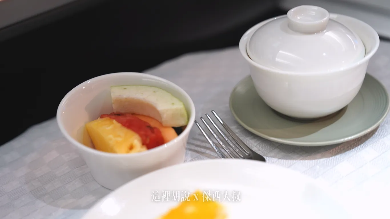 額外點的熱茶以及水果盅