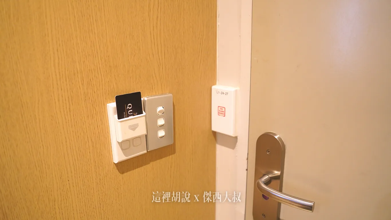 需要插卡才可以供電 需要插卡才可以供電