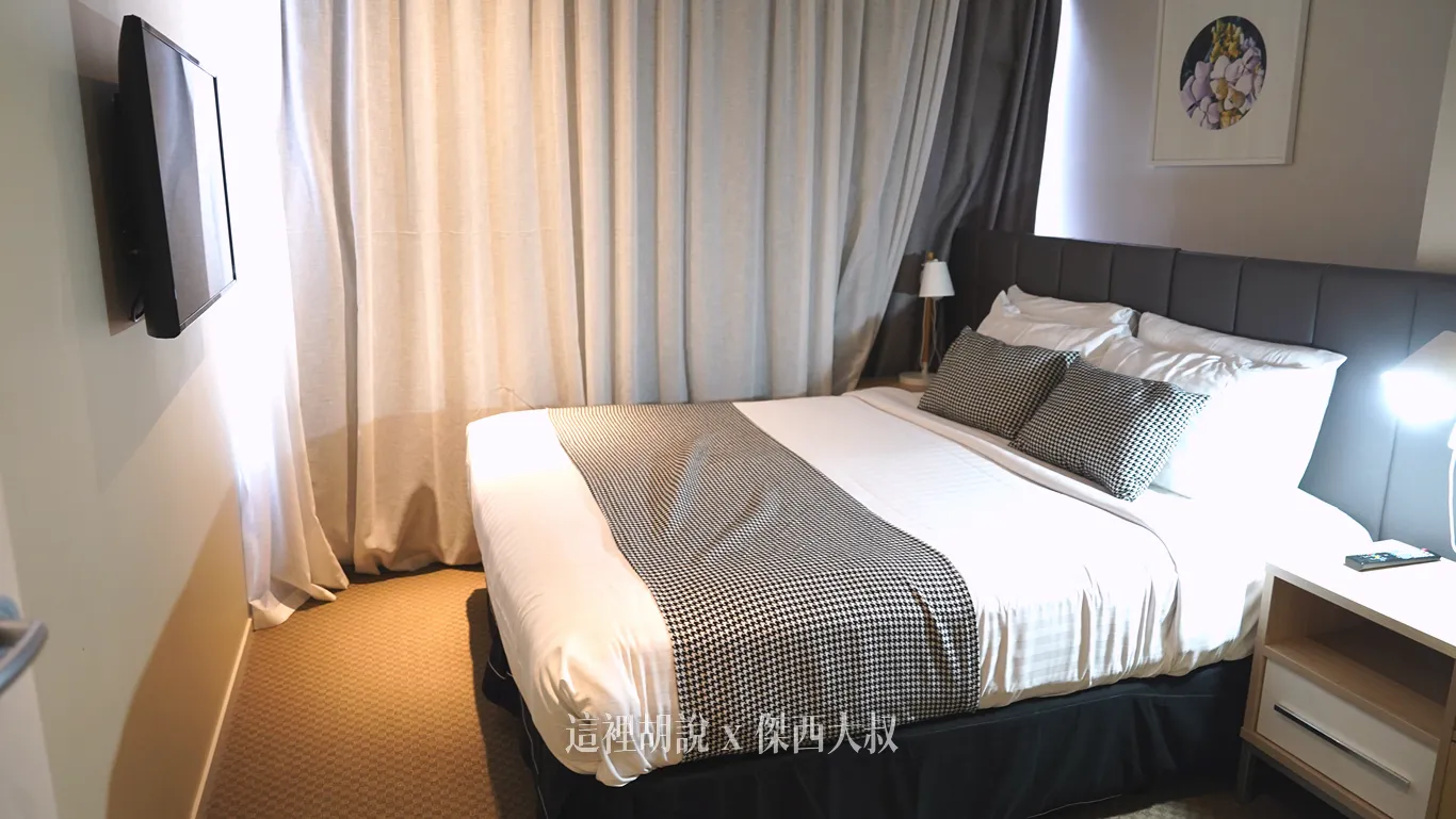 臥室,臥室裡面還有另外一臺電視 臥室,臥室裡面還有另外一臺電視