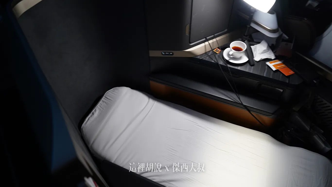 用餐完畢之後，組員會協助鋪上睡墊
