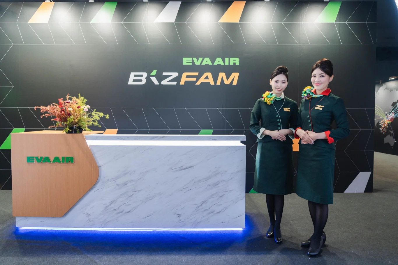 長榮航空參與2026鴻海科技日,10月31日開放會員進貴賓室 - 這裡胡說 JL TALKS 長榮航空參與2026鴻海科技日,10月31日開放會員進貴賓室 - 這裡胡說 JL TALKS