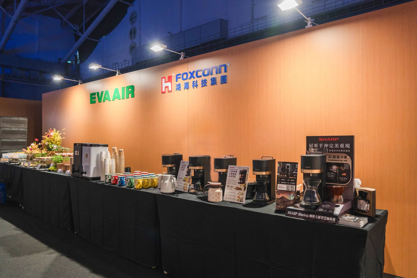 長榮航空參與2026鴻海科技日,10月31日開放會員進貴賓室:波音787皇璽桂冠艙座椅實機體驗與現場餐飲互動服務 長榮航空參與2026鴻海科技日,10月31日開放會員進貴賓室:波音787皇璽桂冠艙座椅實機體驗與現場餐飲互動服務