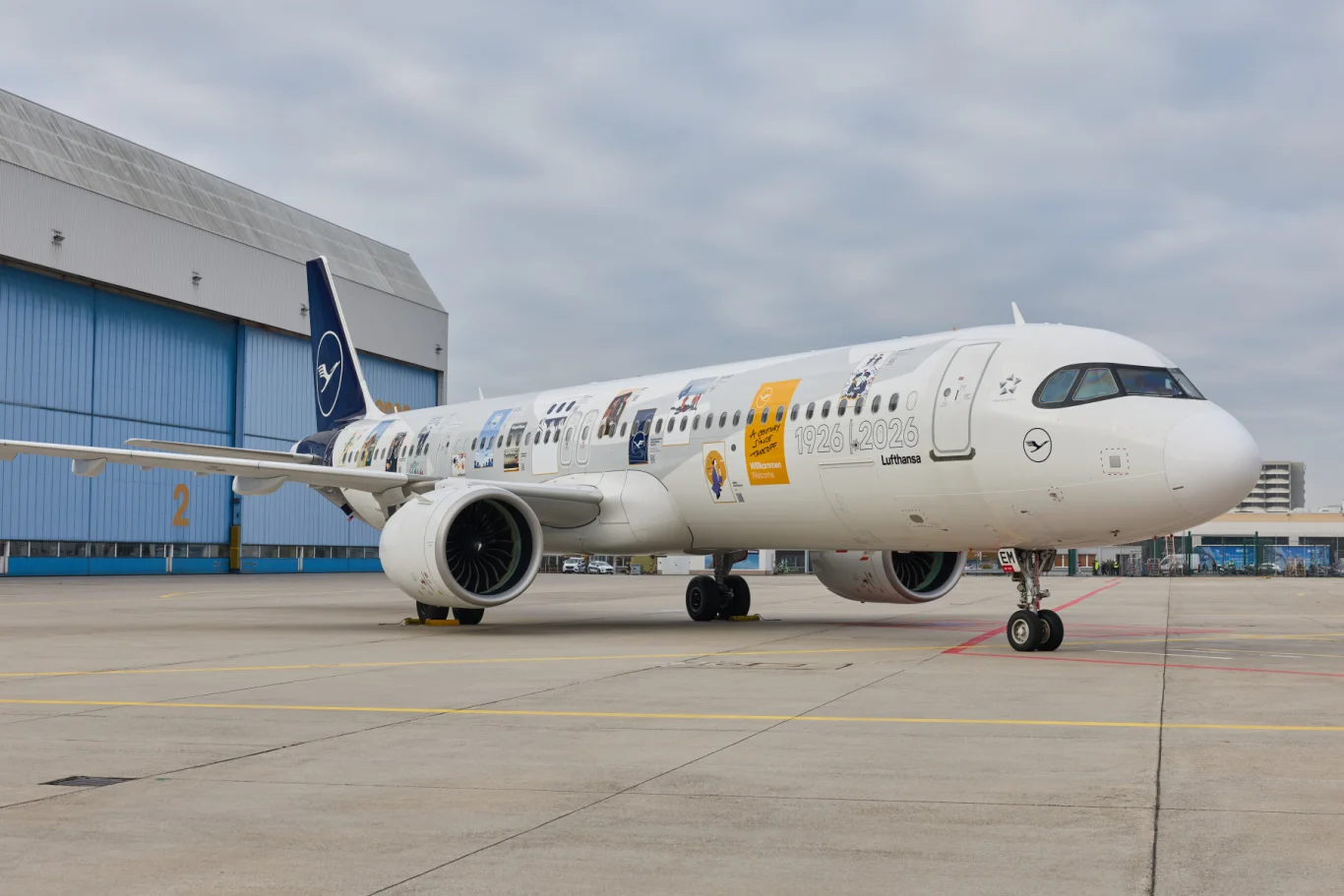 漢莎航空A321neo完成12幅員工故事週年紀念塗裝：內部徵件票選機制與機身畫框、女性機師歷史影像設計