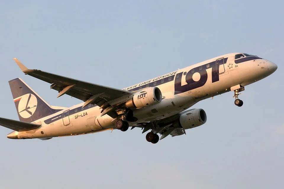 波蘭航空機隊首架 Embraer E170(註冊編號 SP-LDA),由雅羅斯瓦夫·克雄ジナル (Jarosław Ksiądzyna) 拍攝 波蘭航空機隊首架 Embraer E170(註冊編號 SP-LDA),由雅羅斯瓦夫·克雄ジナル (Jarosław Ksiądzyna) 拍攝