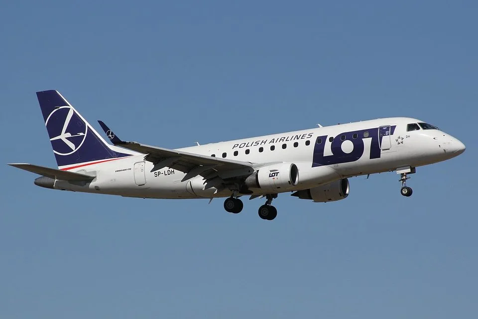 波蘭航空機隊最後一架 Embraer E170(註冊編號 SP-LDH),由雅羅斯瓦夫·克雄ジナル (Jarosław Ksiądzyna) 拍攝 波蘭航空機隊最後一架 Embraer E170(註冊編號 SP-LDH),由雅羅斯瓦夫·克雄ジナル (Jarosław Ksiądzyna) 拍攝