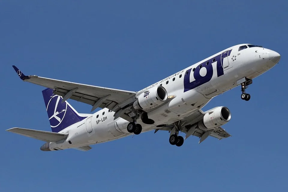 波蘭航空機隊最後一架 Embraer E170(註冊編號 SP-LDH),由雅羅斯瓦夫·克雄ジナル (Jarosław Ksiądzyna) 拍攝 波蘭航空機隊最後一架 Embraer E170(註冊編號 SP-LDH),由雅羅斯瓦夫·克雄ジナル (Jarosław Ksiądzyna) 拍攝